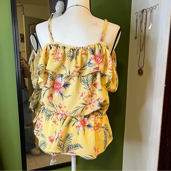 Hint of Blush Cold Shoulder Blouse size XL - Picture 3 of 6